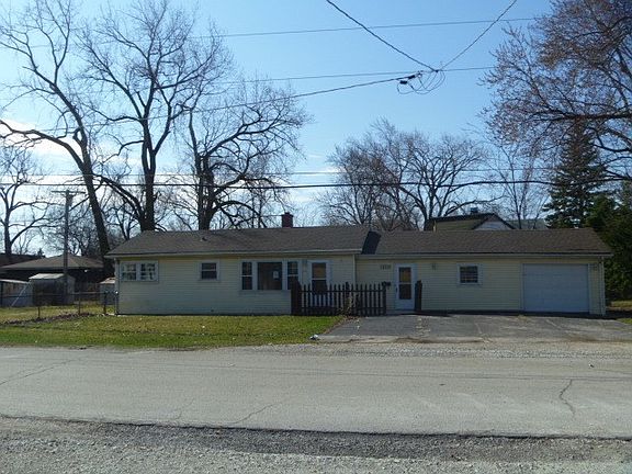 2nd image of 10559 Diversey Ave