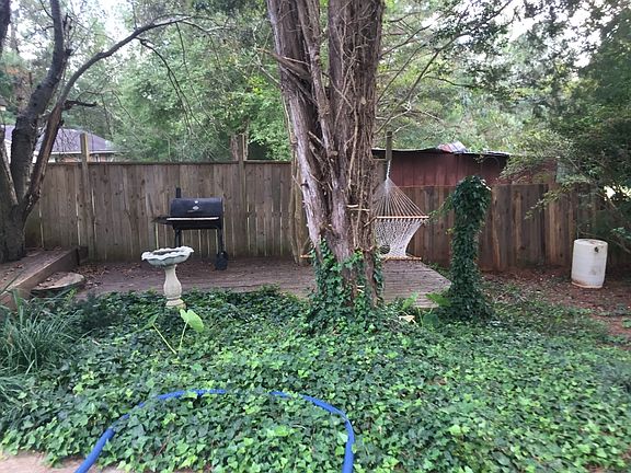 Backyard w/privacy fence surround