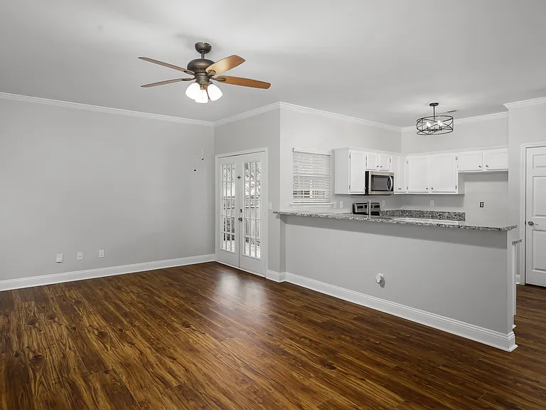 116 Bridletrace Ln — Photo 3