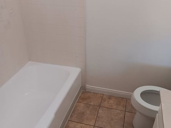 4th image of 844 S Marengo Ave APT 4