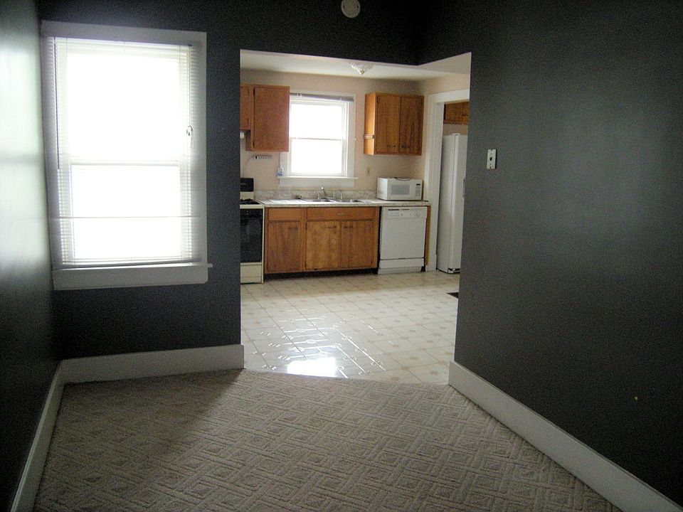 Dining room into Kitchen