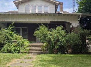 902 N 1st St, Ashton, IL 61006