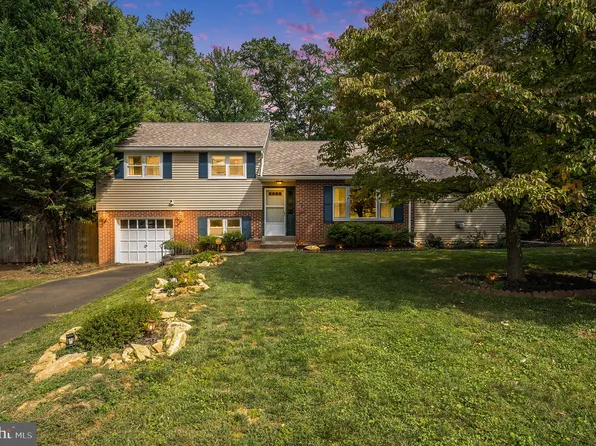 29 Red Oak Rd, Oreland, PA 19075