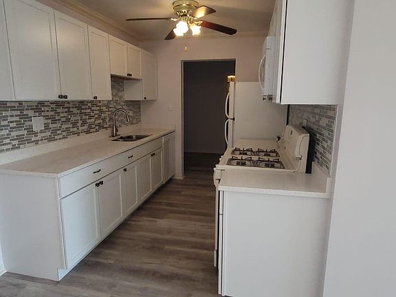 4th image of 8970 Parkside Ave #401