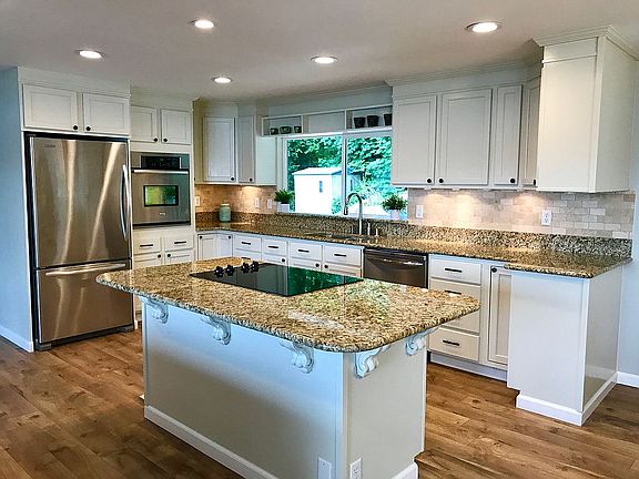 Kitchen- all new appliances 