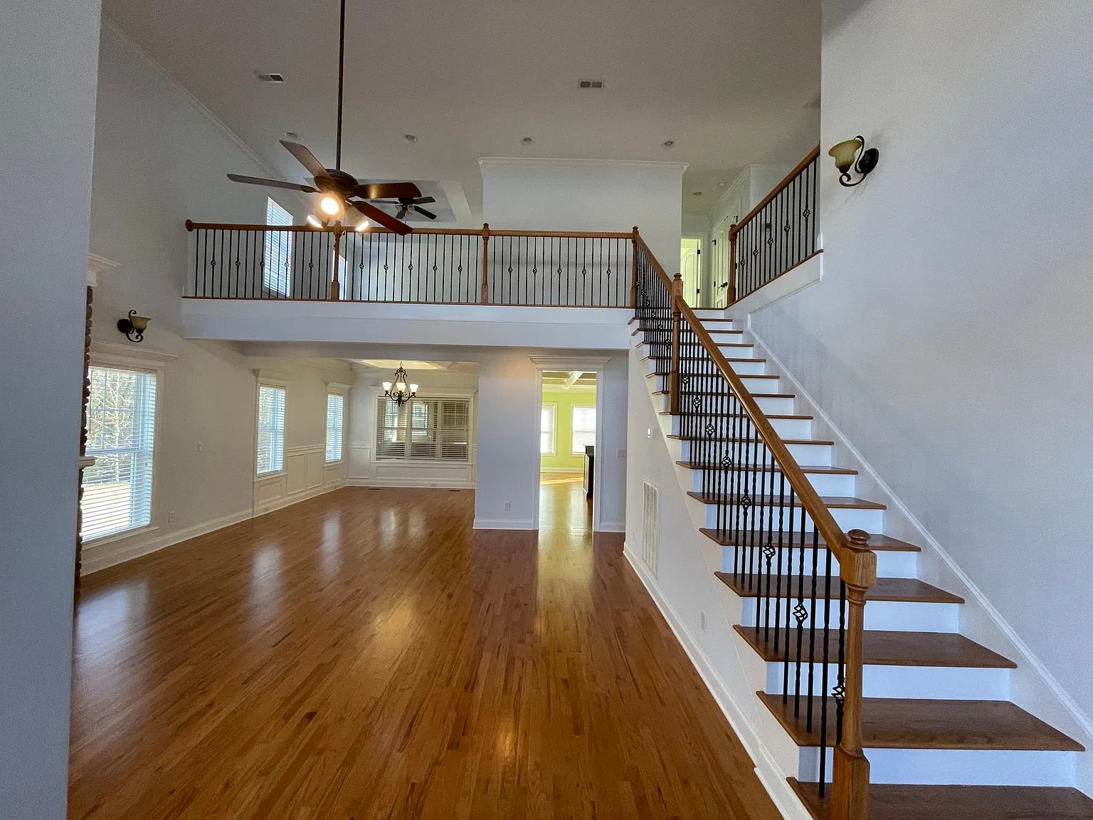 4 bed, 2.5 bath, 3000 sqft, $3,000 — Photo 4