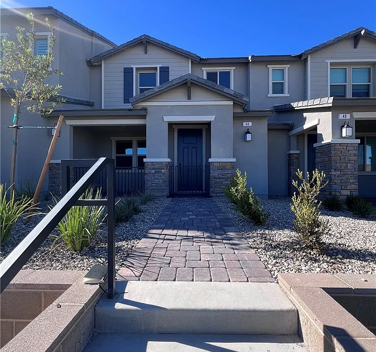 44 Hornbeck Ln