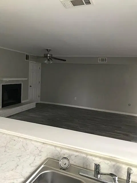 2 bed, 2.5 bath, 1300 sqft, $870 — Photo 3