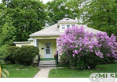 250 Grove Front.JPG
