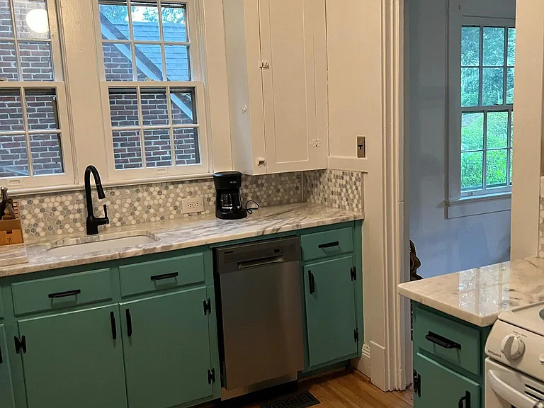 27 Huron Ave #A — Photo 6