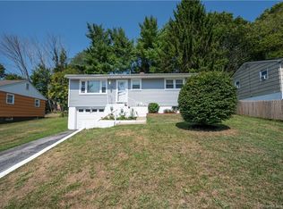 353 Bayonet St, New London, CT 06320