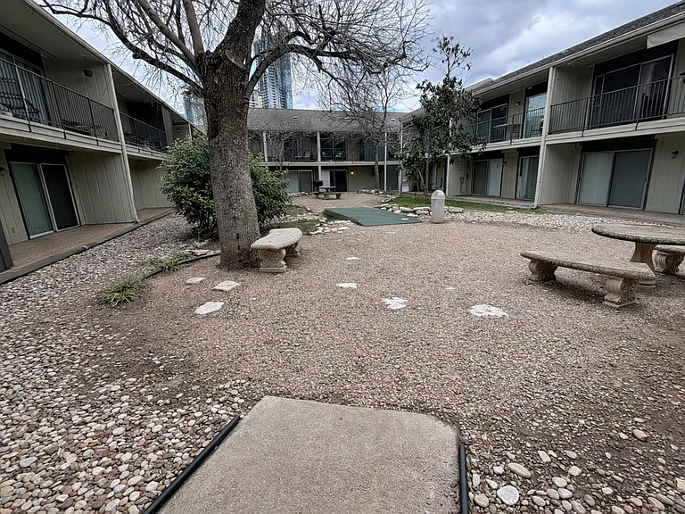 500 E Riverside Dr #145 — Photo 9