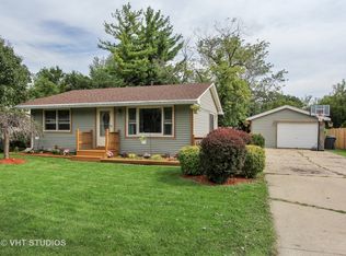 2110 Woodlane Dr, Lindenhurst, IL