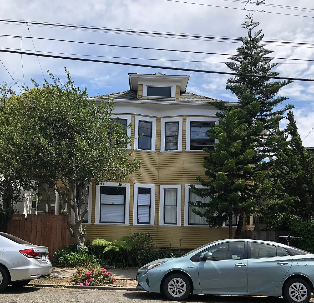 2034 Essex St photo 1