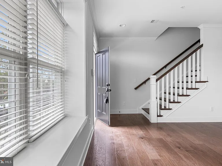 619 W Mulberry St — Photo 6