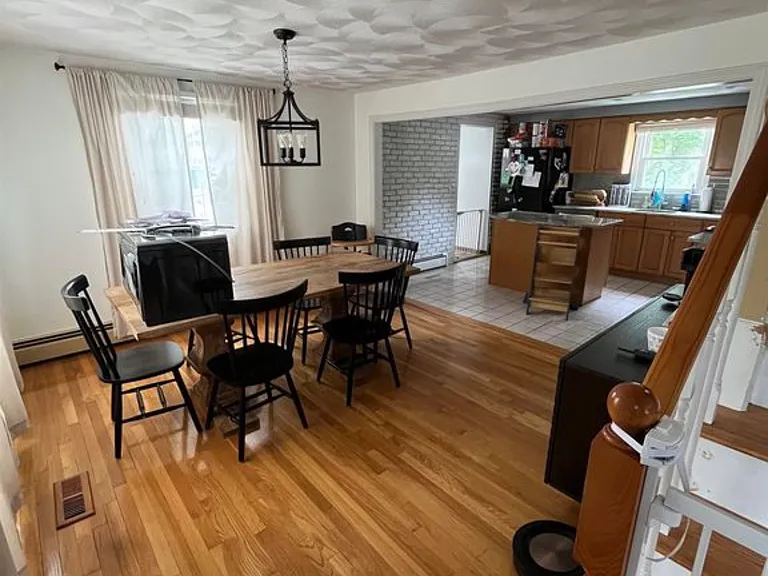 19 Lou Ave — Photo 4