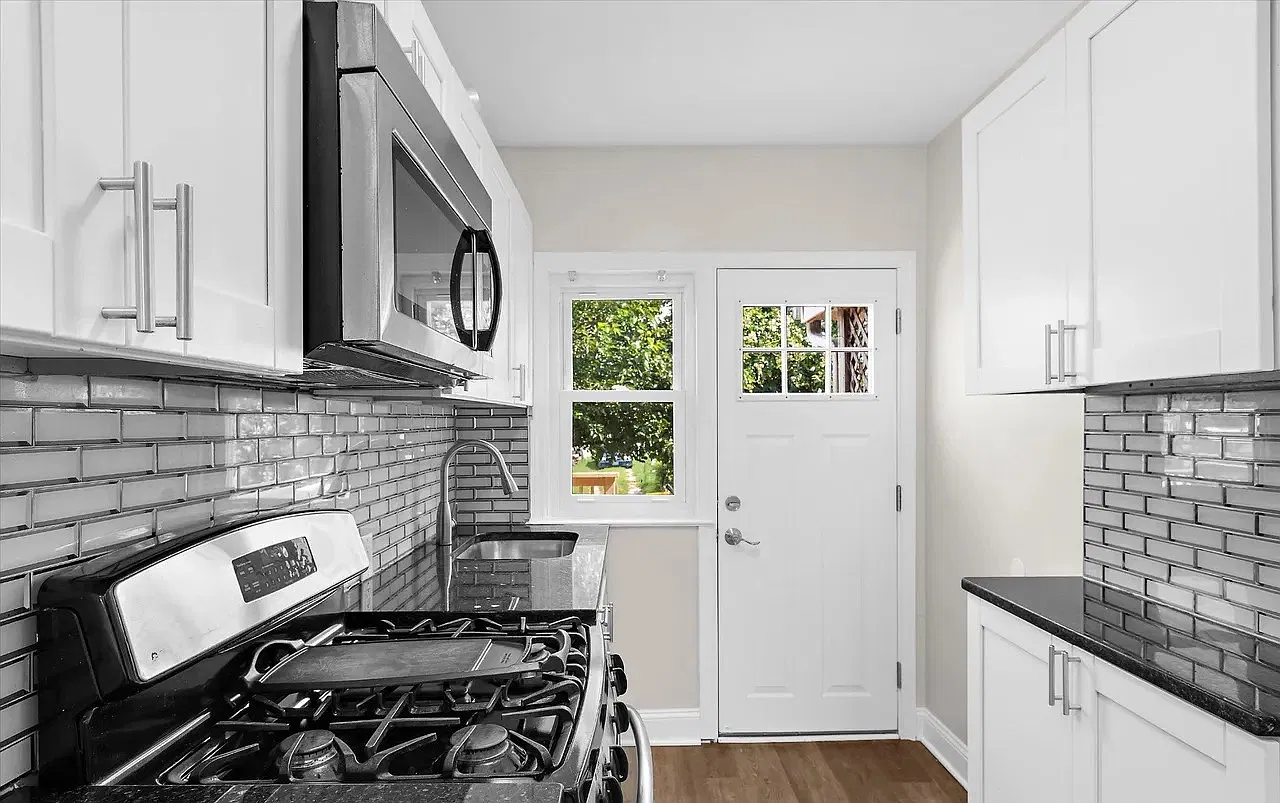4 bed, 1200 sqft, $2,500 — Photo 4