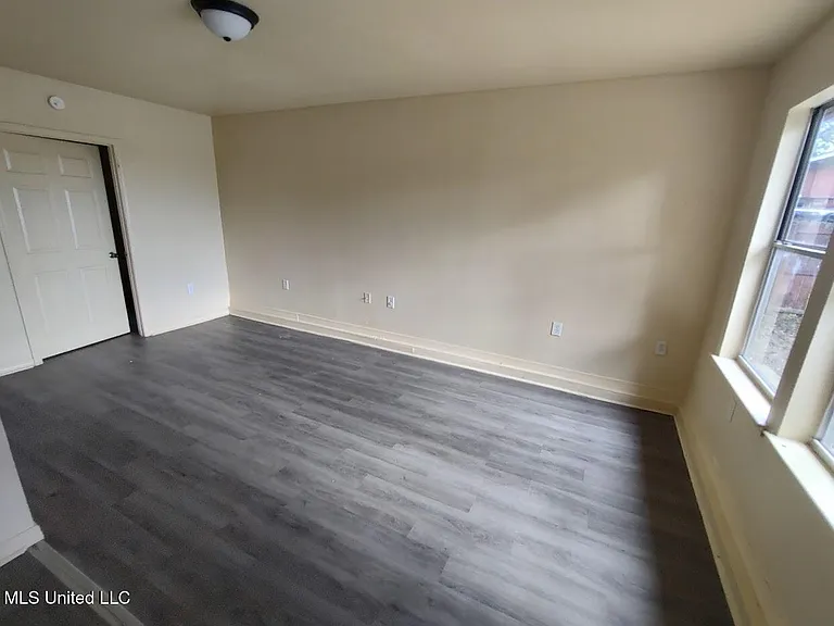 4807 King James Dr — Photo 10