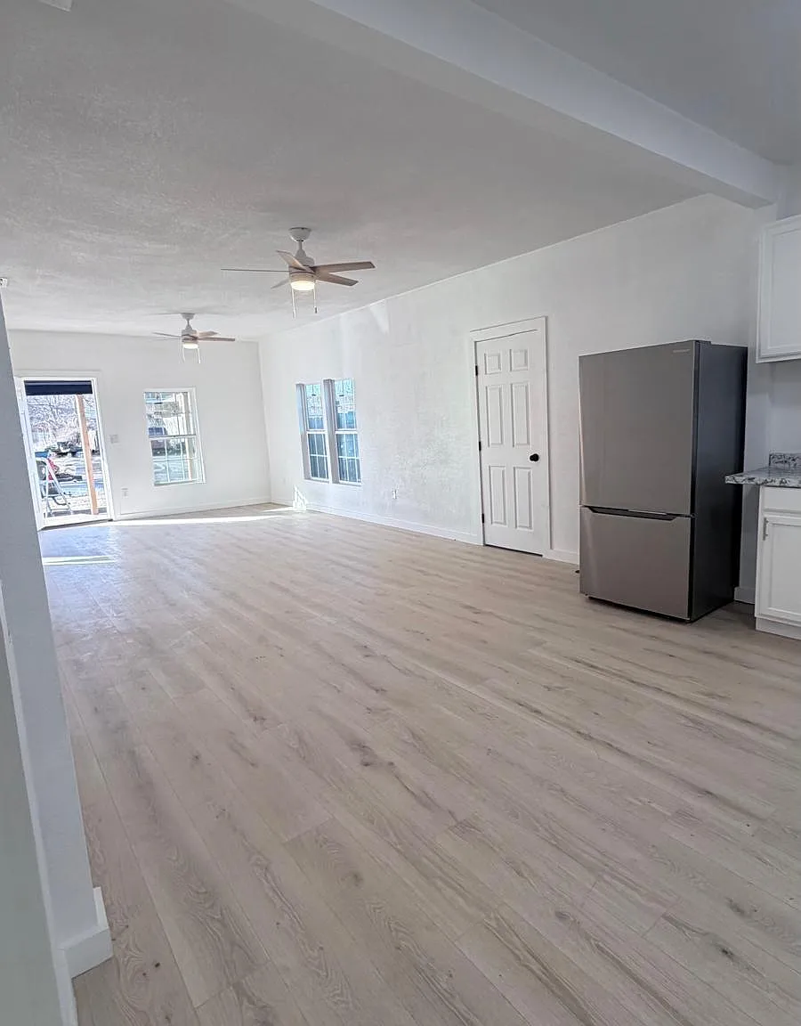 3 bed, 2.0 bath, 1156 sqft, $1,300 — Photo 3