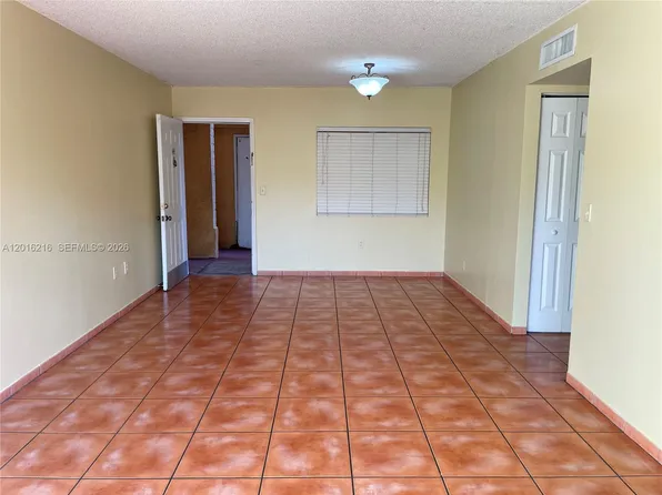 6255 Kendale Lakes Cir, Miami, FL