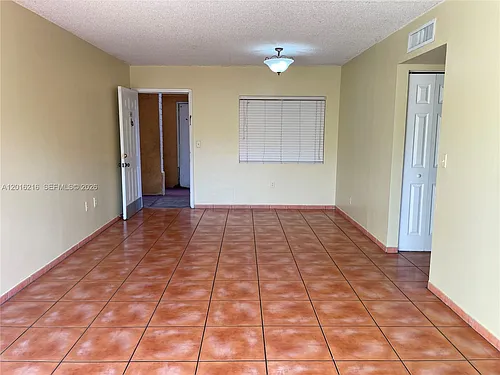 6255 Kendale Lakes Cir #106 Photo 1