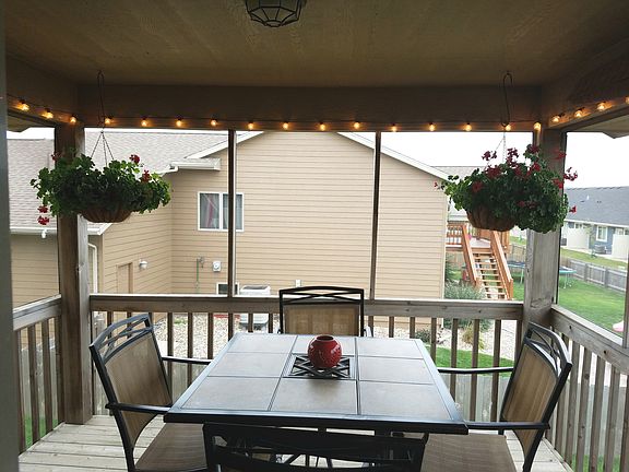 Covered and Screen in Deck