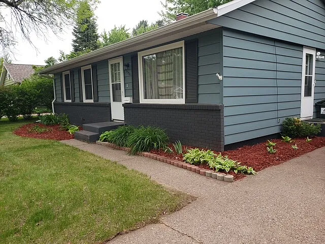 3334 Oakland St — Photo 2