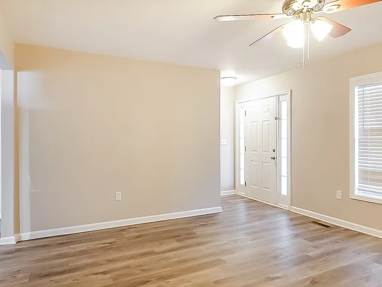 2948 Rolling Ln — Photo 6