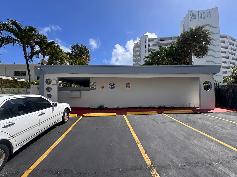2900 N Ocean Blvd #1 — Photo 4