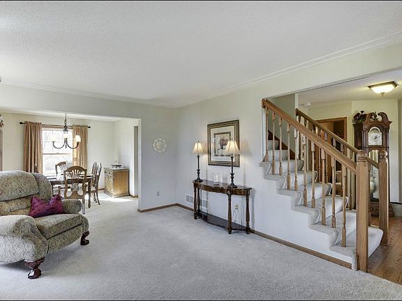 4th image of 8671 Quinwood Ln N