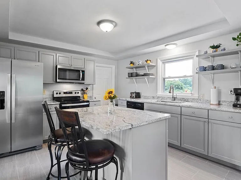 253 Johnston Blvd — Photo 2
