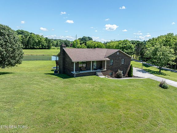 3rd image of 2621 Tuckaleechee Pike