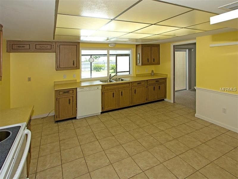 1st image of 303 Oak Hill Dr