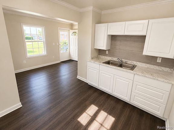 3rd image of 7509 Mettetal St