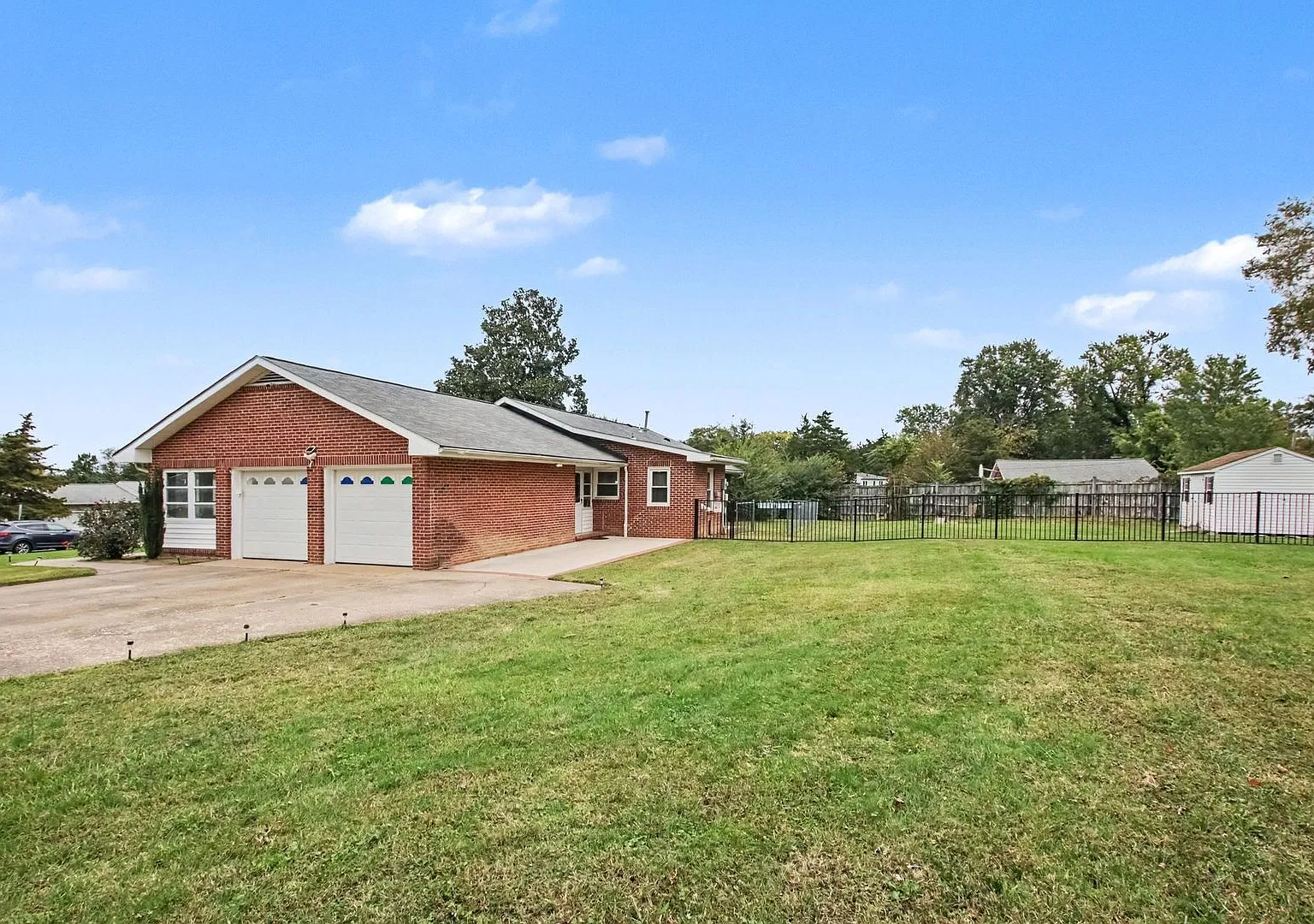 Charming Rambler with 2 Primary Suites with Fenced in Yard — Photo 2