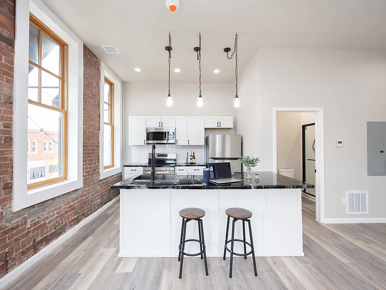 201 E Grand Ave #1 — Photo 8