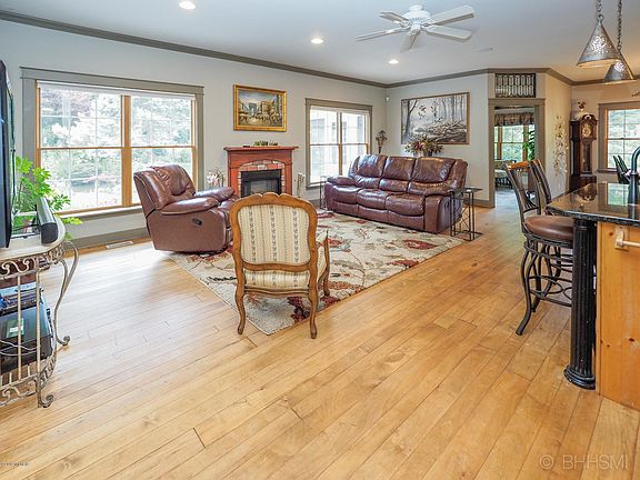 12310 15 Mile Rd-103