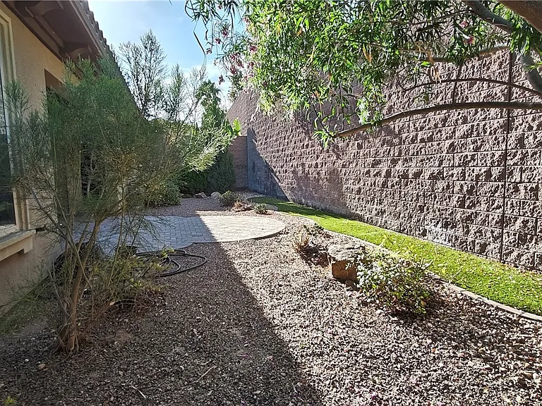 2868 Josephine Dr — Photo 48