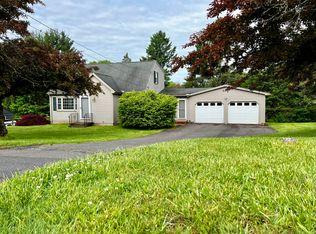 17 Alexander Dr, Cromwell, CT 06416