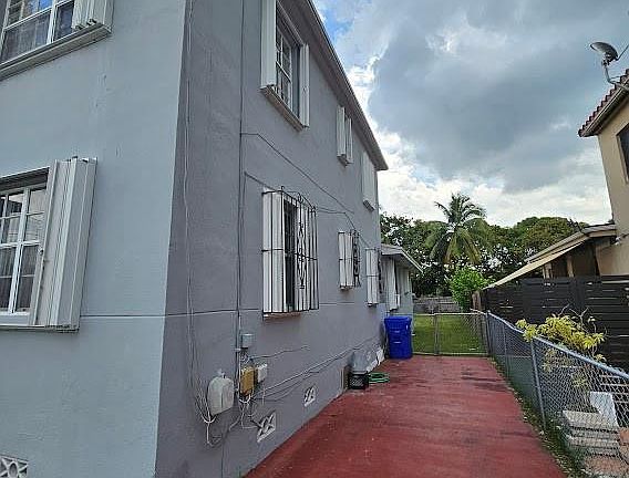 4th image of 111 SW 31st Court