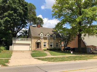 910 W Springfield Ave, Champaign, IL 61821