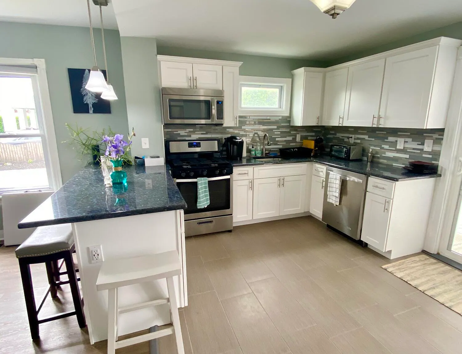 3 bed, 1.5 bath, 1200 sqft, $4,000 — Photo 4