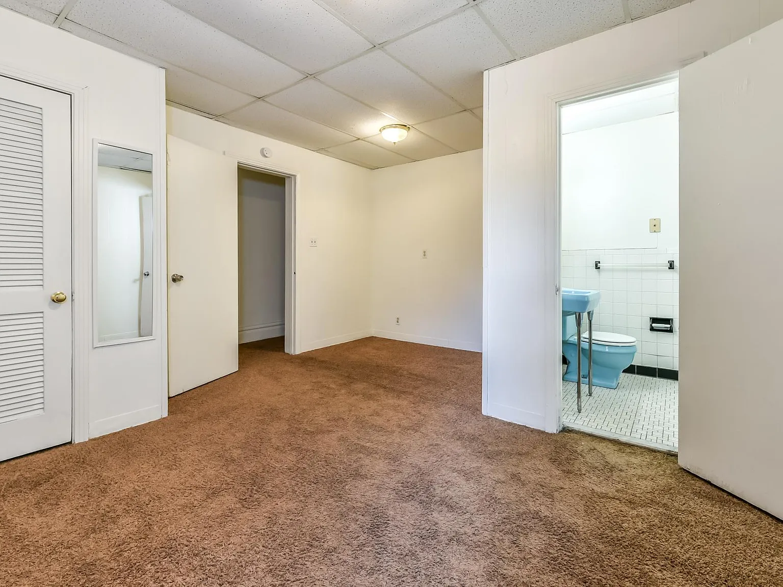 3 bed, 1000 sqft, $1,895 — Photo 2