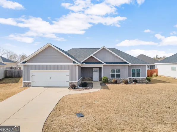 127 Cascades Ct, Bonaire, GA 31005