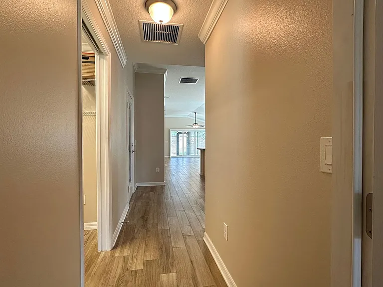 724 Yager Ln — Photo 9