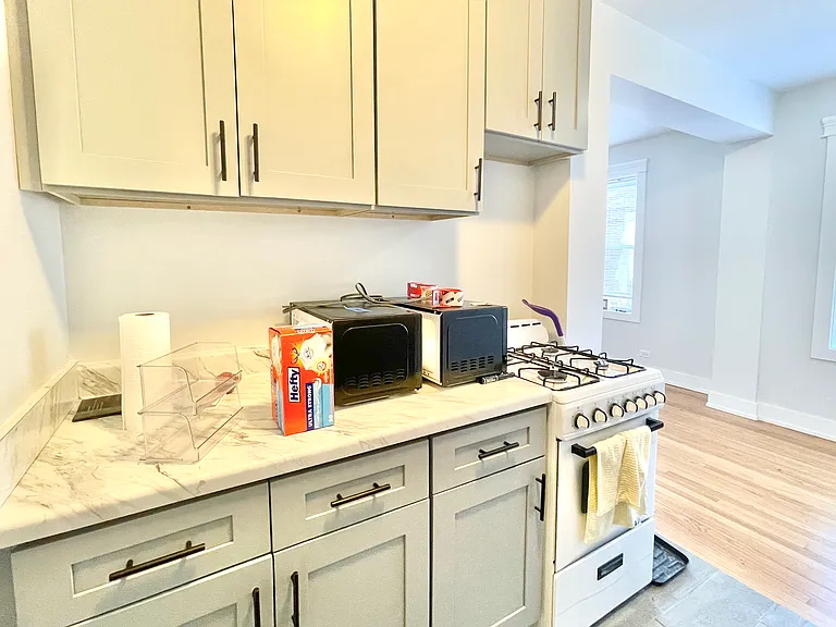 2803 W Lunt Ave #G3 — Photo 6