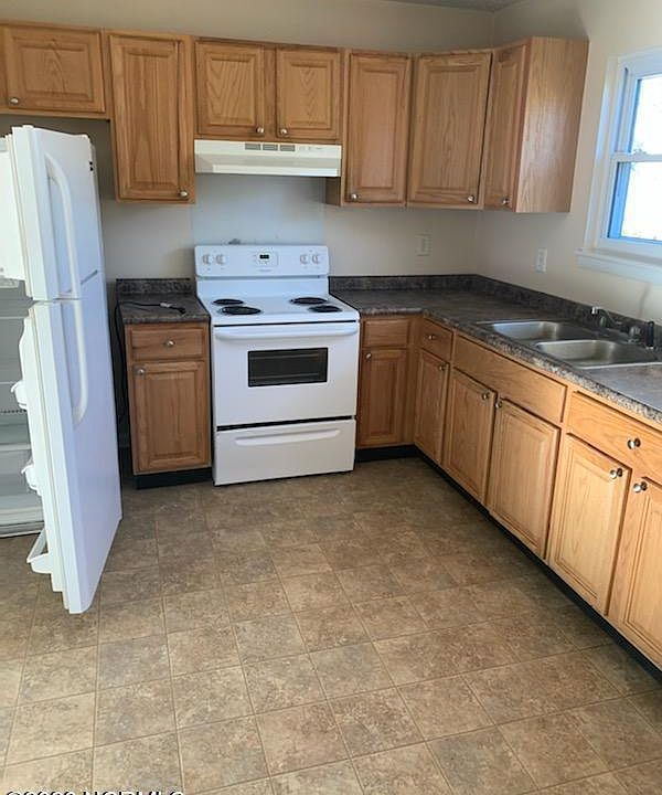 2nd image of 300 Holly Dr