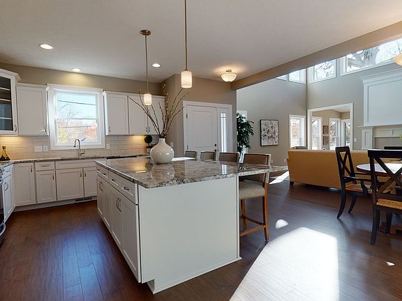 5th image of 421 Salandra Ln