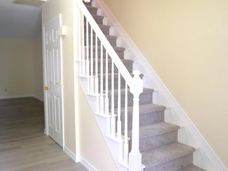 93 Oak Ln — Photo 2