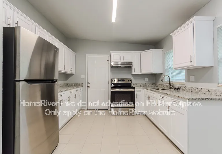 540 17th St NE — Photo 2